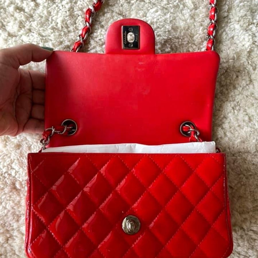 Chanel coco 20 漆皮亮紅色-17