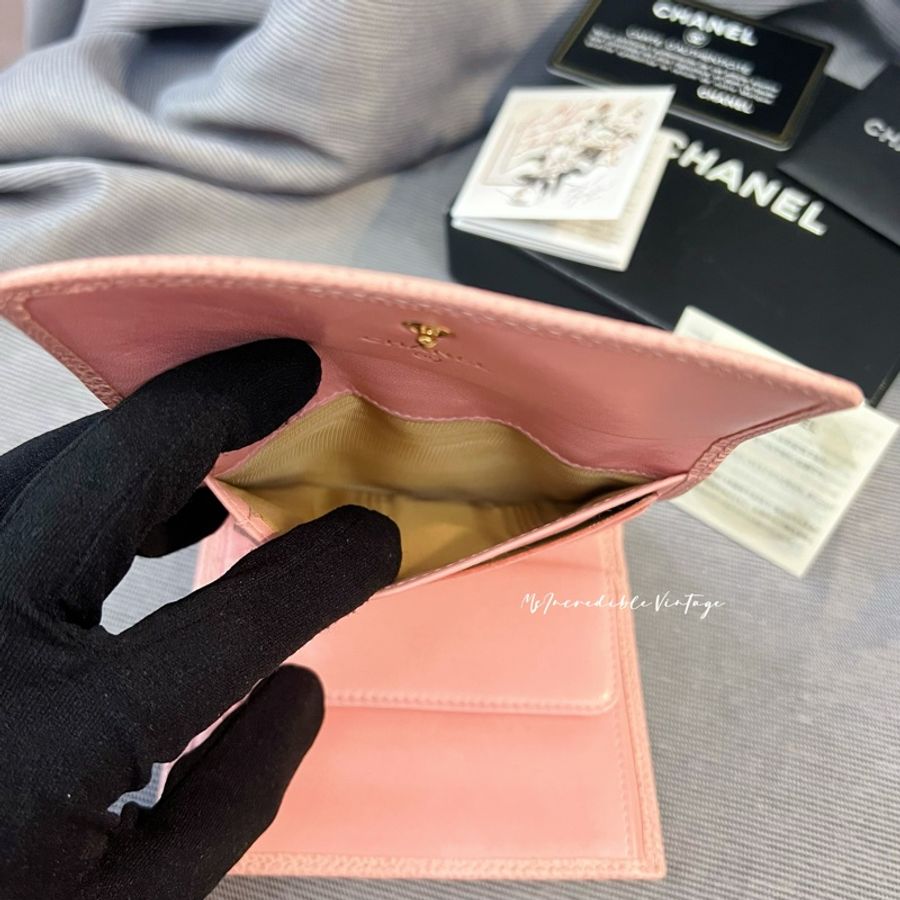 Chanel 淺粉紅色荔枝皮短銀包-18