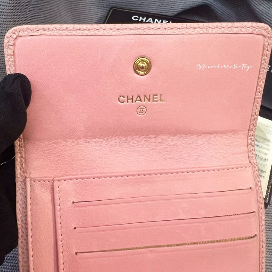 Chanel 淺粉紅色荔枝皮短銀包-26