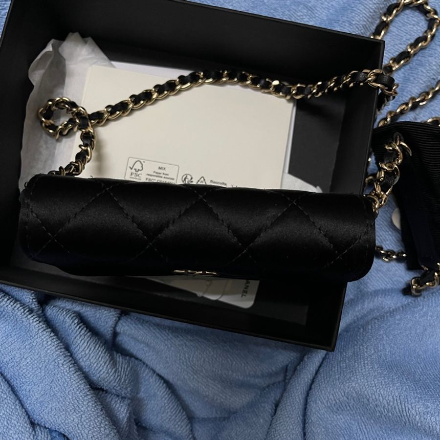 香奈兒 chanel 23K 經典雙C LOGO 菱格紋 山茶花緞面布淡金鍊條斜背零錢包-4