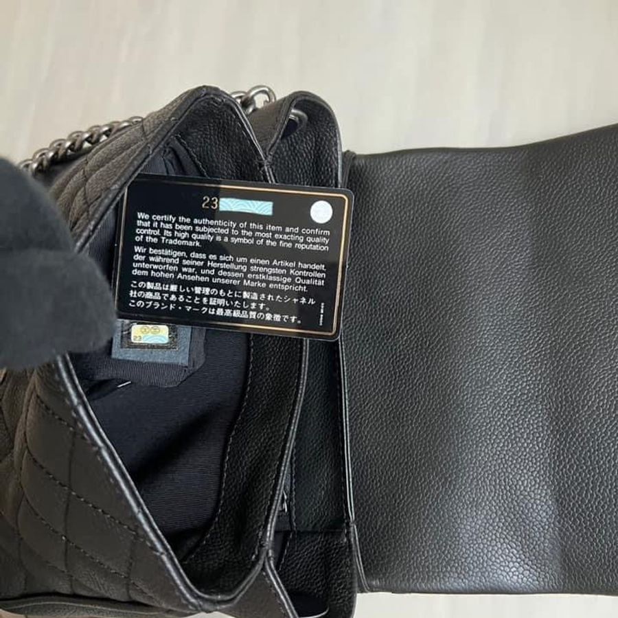 香奈兒黑色荔枝牛皮孟買鍊方胖斜背包-27