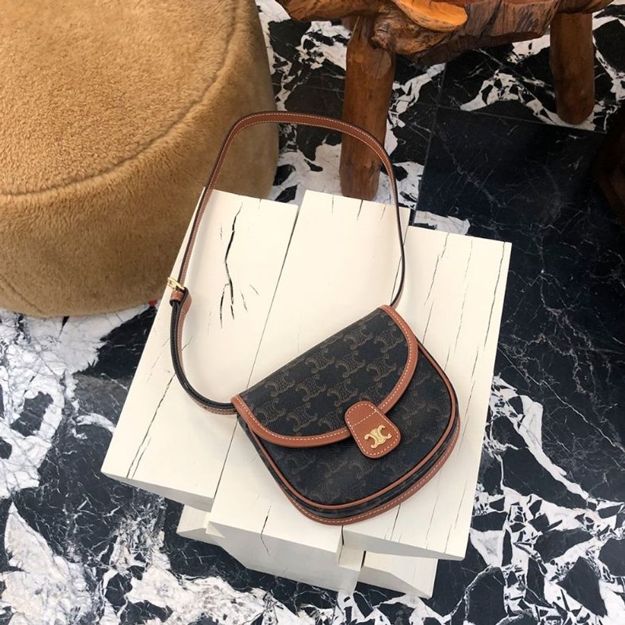 Celine 196702 Cuir 老花凱旋門迷你 Besace包《2024季度新品》-2