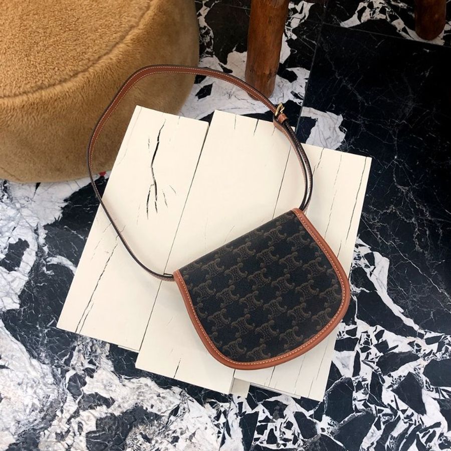 Celine 196702 Cuir 老花凱旋門迷你 Besace包《2024季度新品》-3