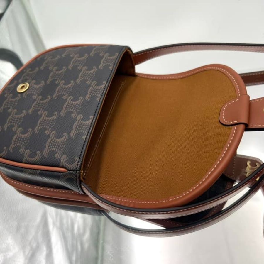 Celine 196702 Cuir 老花凱旋門迷你 Besace包《2024季度新品》-13