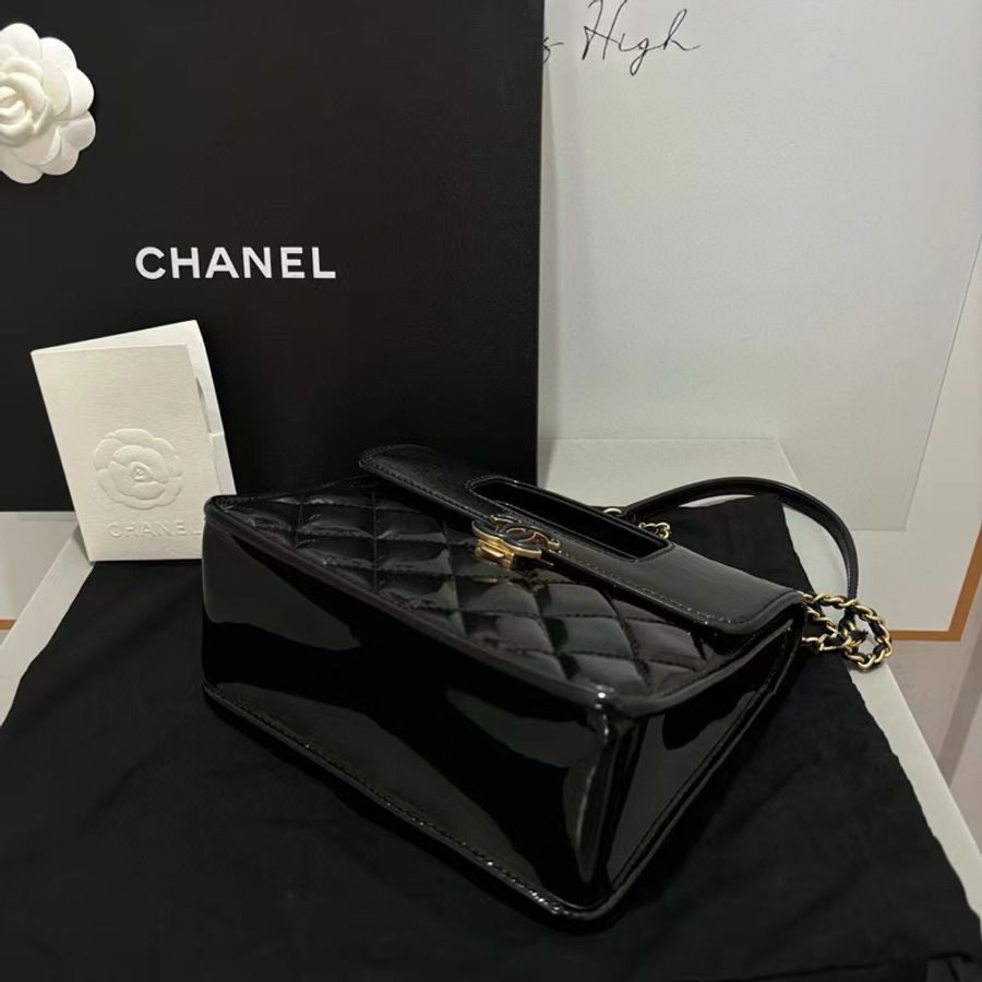 Chanel 23 黑金漆皮口蓋郵差包 秀款 公文包 手提單肩斜挎包-3