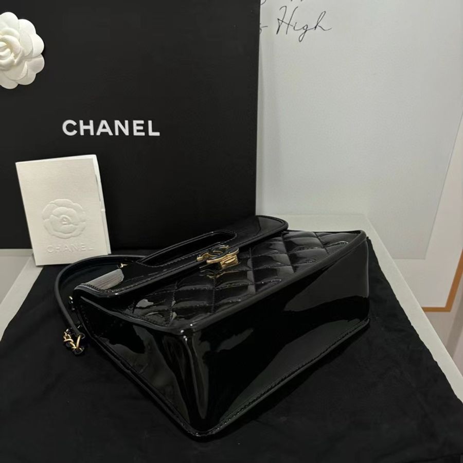 Chanel 23 黑金漆皮口蓋郵差包 秀款 公文包 手提單肩斜挎包-4