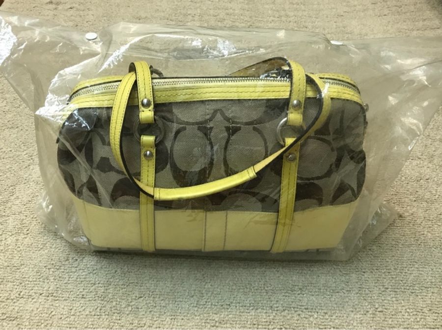 COACH 經典波士頓包-1