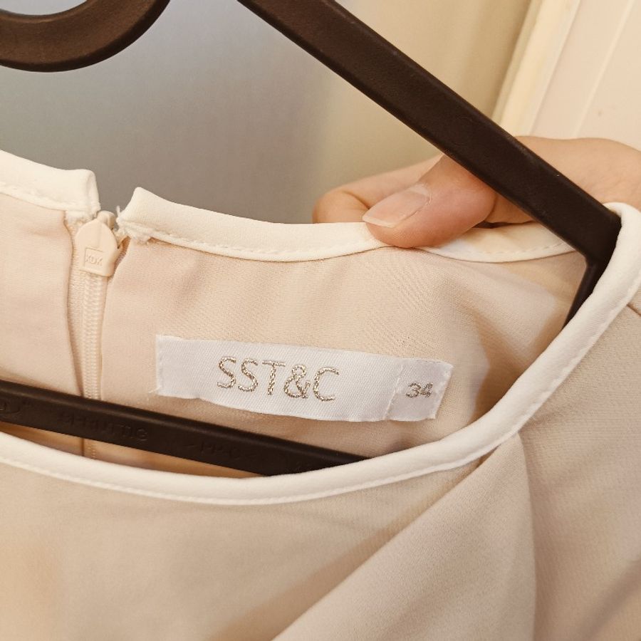 SST&C 杏色荷葉拼接洋裝-4