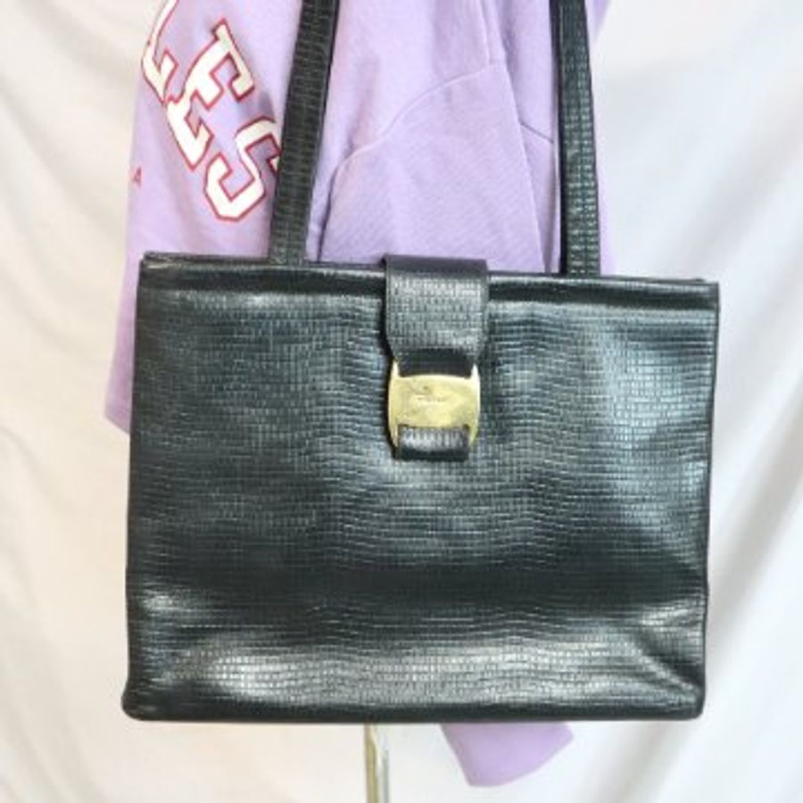 新品上架 現貨 🔥💖 ✨Salvatore Ferragamo 經典款黑色金扣單肩包  Ferragamo 手袋-5