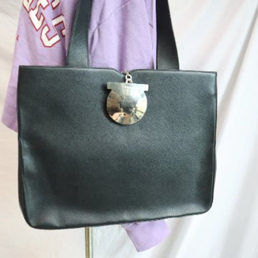 新品上架 現貨 🔥💖 ✨Salvatore Ferragamo 經典款黑色銀扣單肩包 Ferragamo 手袋-6