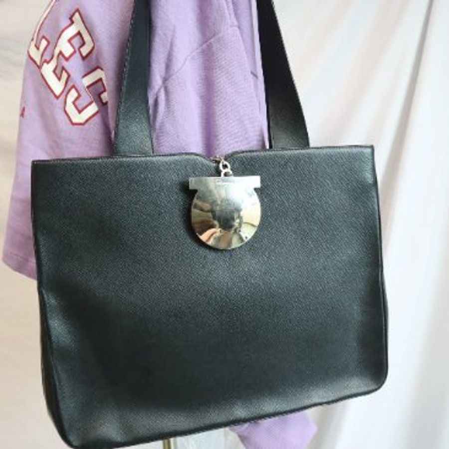 新品上架 現貨 🔥💖 ✨Salvatore Ferragamo 經典款黑色銀扣單肩包 Ferragamo 手袋-7