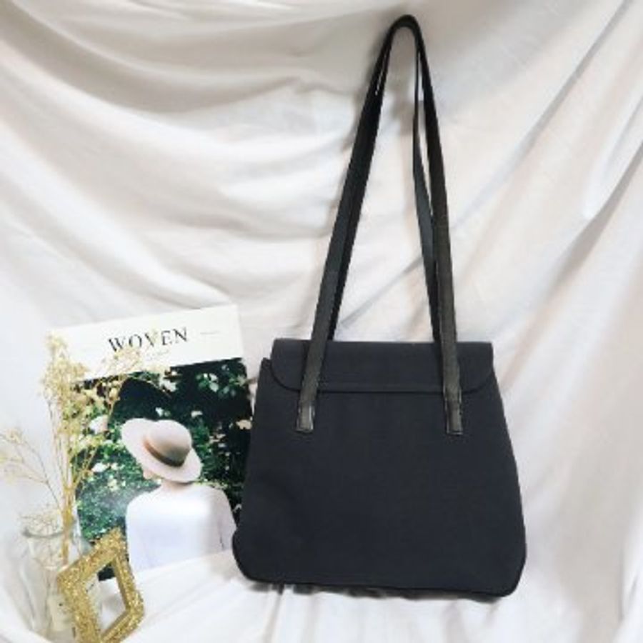 新品上架 現貨 🔥💖 ✨Salvatore Ferragamo 經典款黑色銀扣單肩包 Ferragamo Bag-3