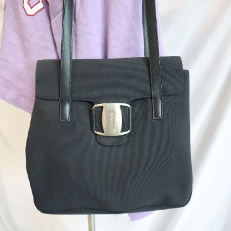 新品上架 現貨 🔥💖 ✨Salvatore Ferragamo 經典款黑色銀扣單肩包 Ferragamo Bag-10