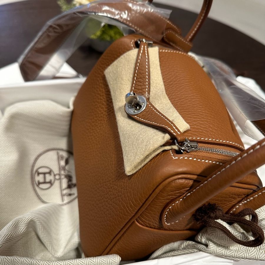 愛馬仕Hermes 全新mini Lindy W刻印 2024/7/13台灣專櫃購入-1