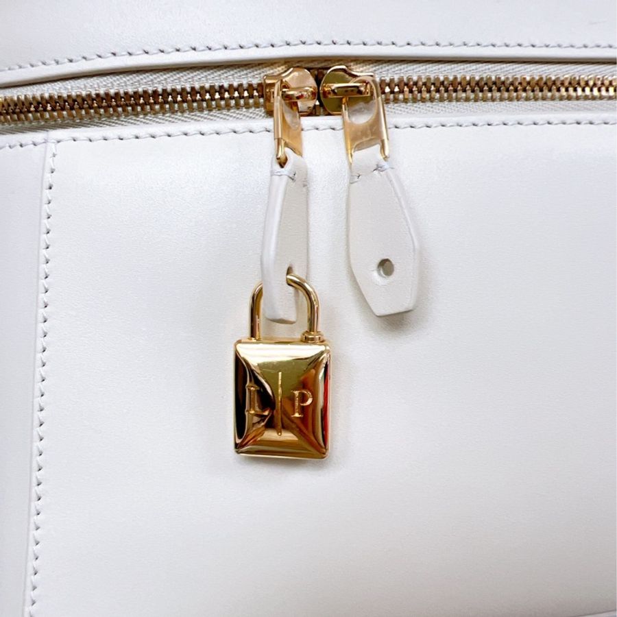 (已出❌) 近新✨Loro piana extra bag L27 奶白色金釦 化妝包 單肩腋下包-3