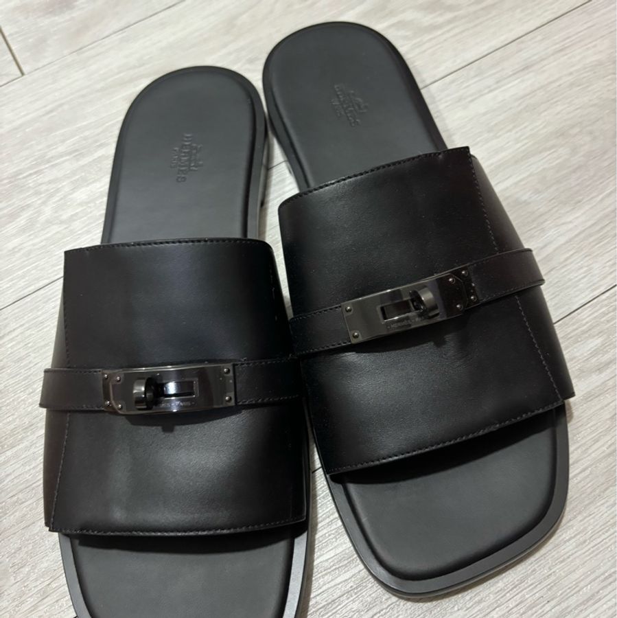 現貨商品 二手帥鞋 Hermes 愛馬仕專櫃正貨 男款超帥氣 黑武士 黑色 SO BLACK Kelly扣皮革拖鞋 尺寸44.5-45號可穿-11