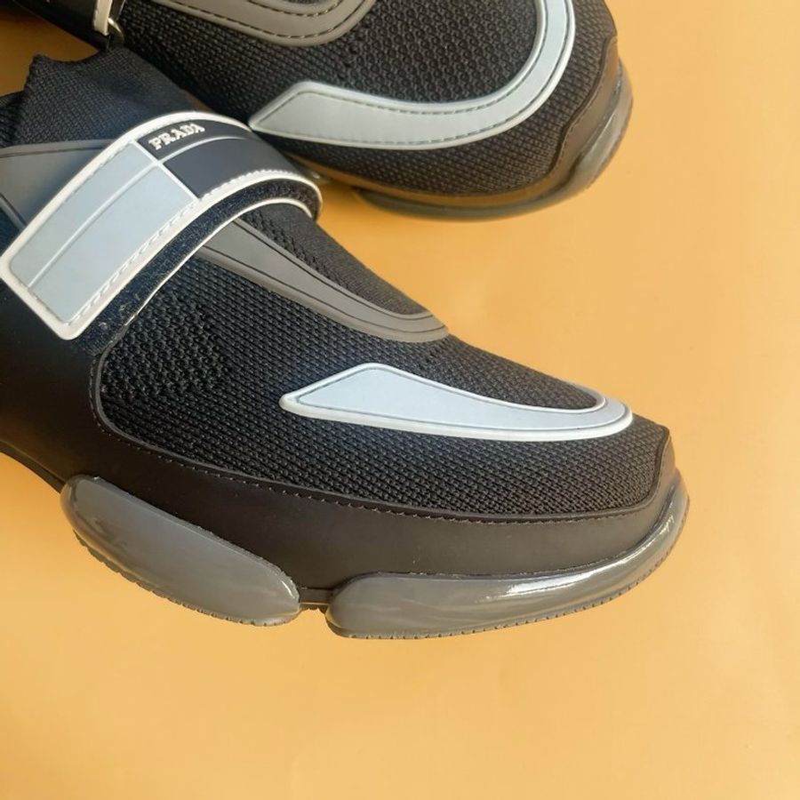 PRADA CALZATURE 黑灰魔鬼氈厚底鞋 # 5號-4