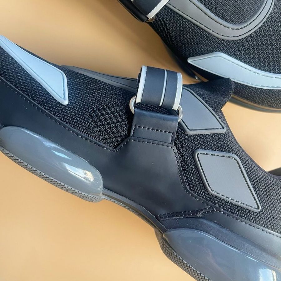 PRADA CALZATURE 黑灰魔鬼氈厚底鞋 # 5號-8