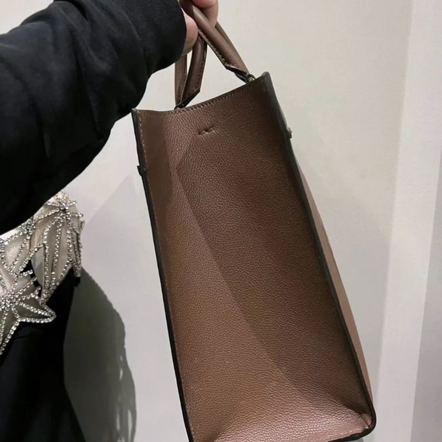 "限時降價 夏季折扣"-Fendi 8BH386 中款紋理小牛皮 Sunshine 包 棕色/附肩帶《2024季度新品》-7