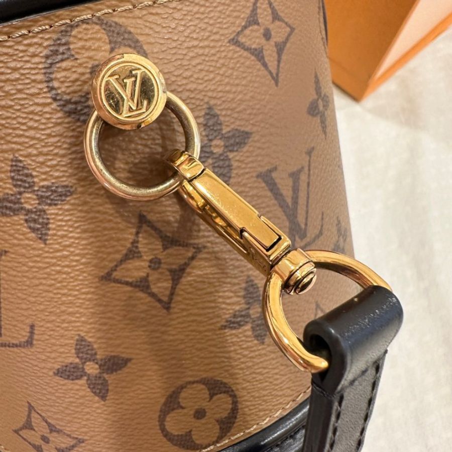 LV CANNES 圓桶包-14