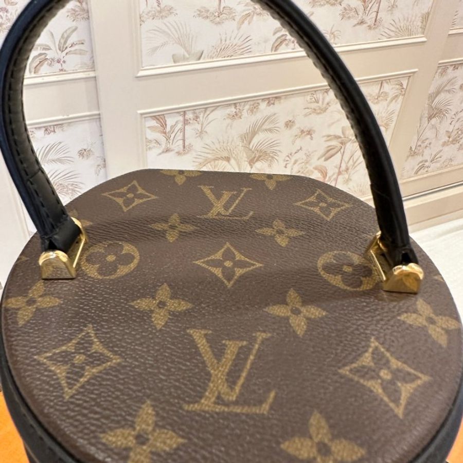 LV CANNES 圓桶包-17