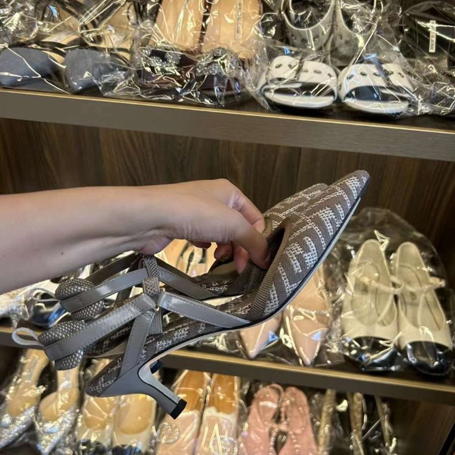 限時出清 Fendi 24ss新款老花低跟鞋 37號 只穿一次非常新 原價3萬多-1