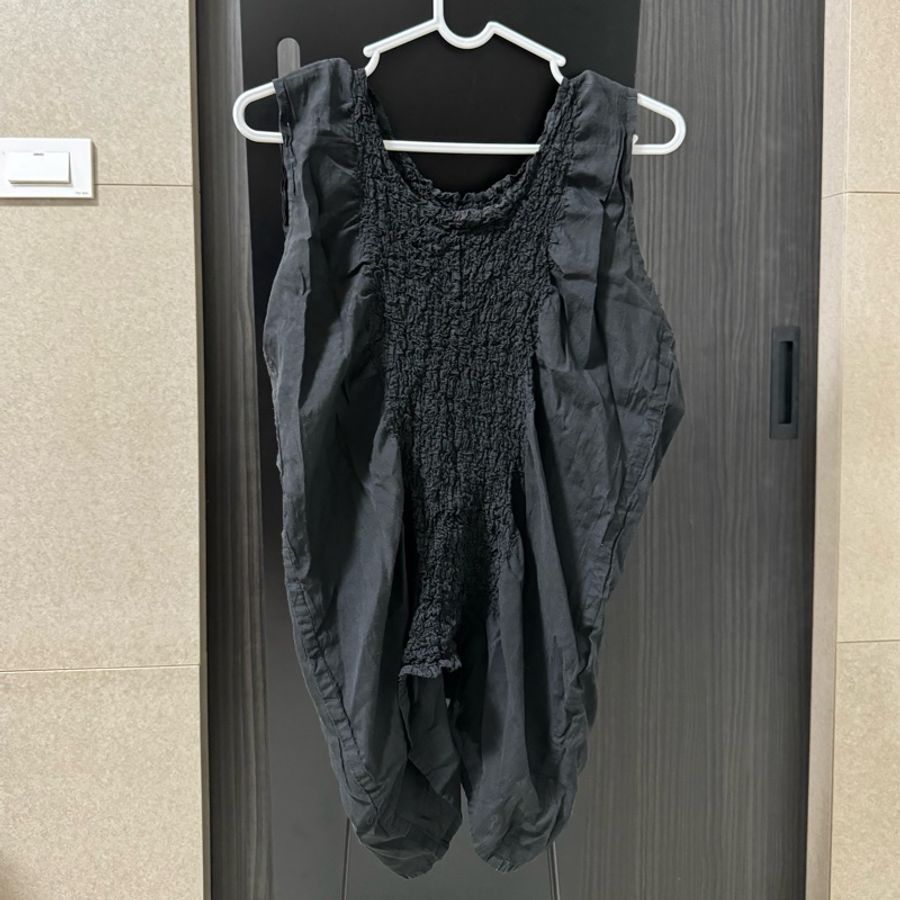 三宅一生 me pleats please ISSEY MIYAKE 黑色皺褶造型背心-0