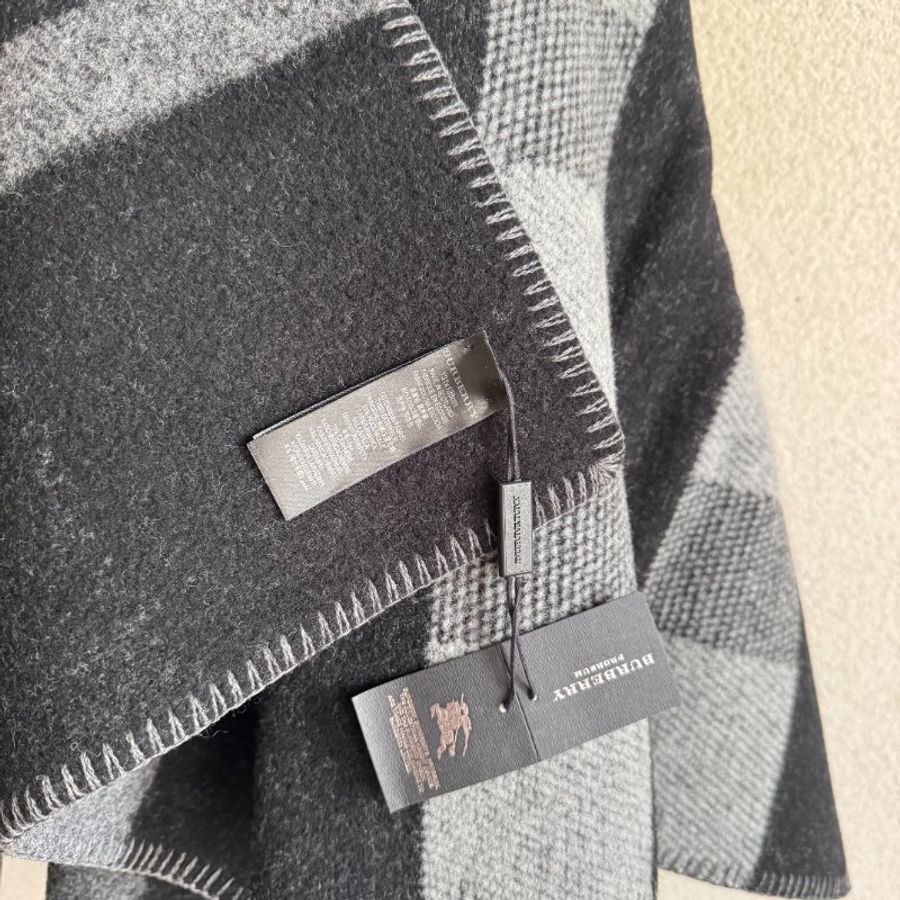 Burberry 黑灰色 經典格紋 羊毛披肩斗篷-6