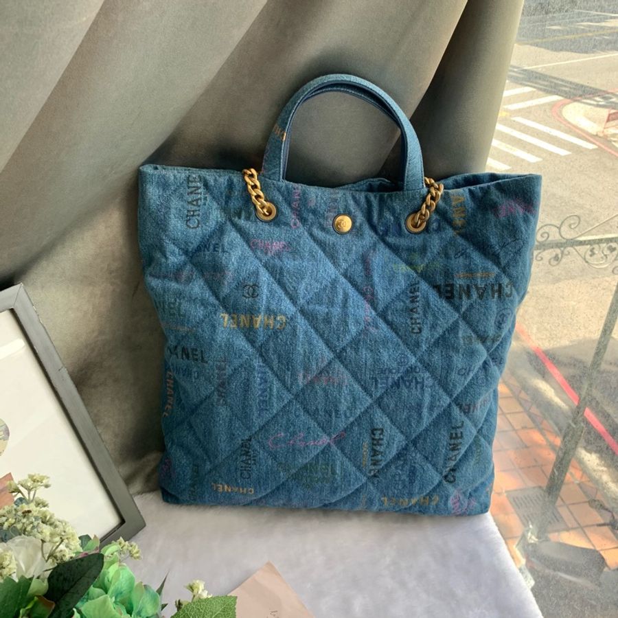 Chanel 金色CC Logo 塗鴉牛仔布二用托特包(牛仔藍)-2