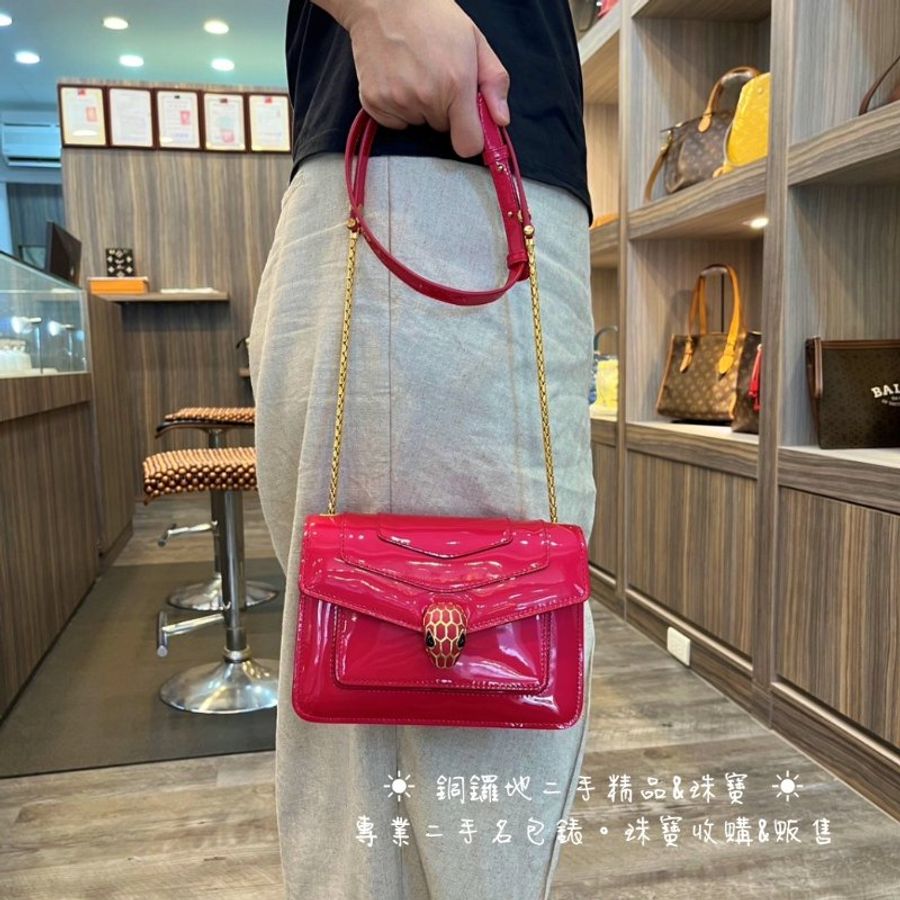 BVLGARI 寶格麗 Serpenti Forever 紅色漆皮琺瑯蛇頭肩背包 斜背包(附購證)-2