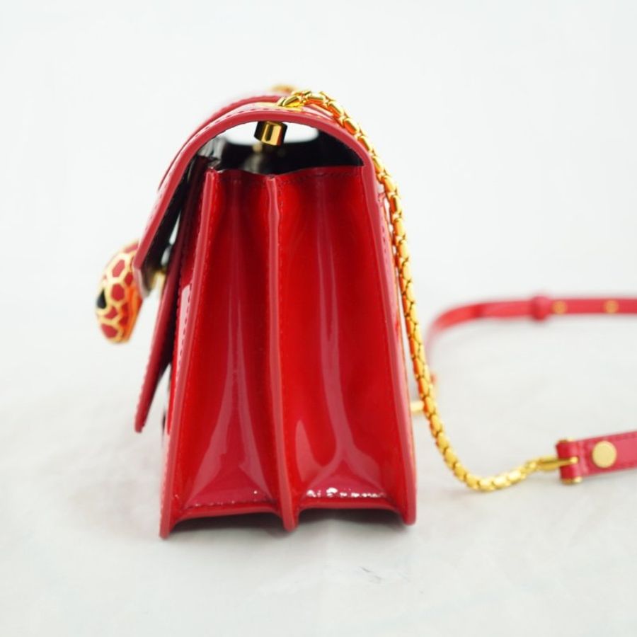 BVLGARI 寶格麗 Serpenti Forever 紅色漆皮琺瑯蛇頭肩背包 斜背包(附購證)-16