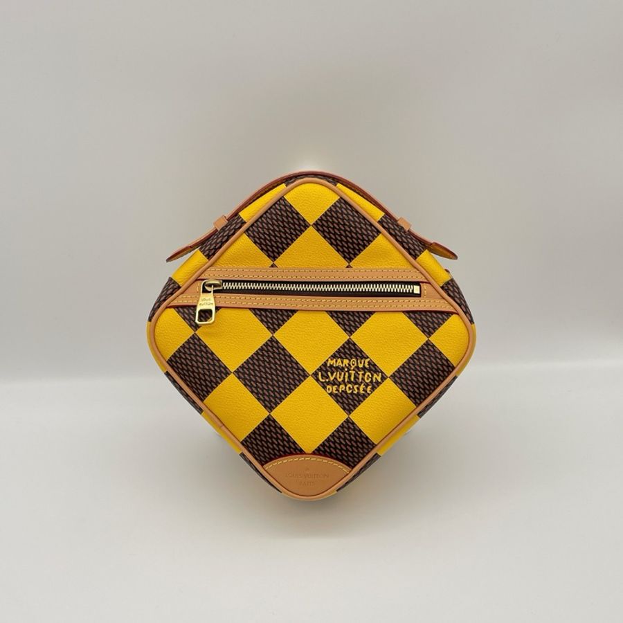 LV黃x咖大格紋PVC CHESS郵差包-1