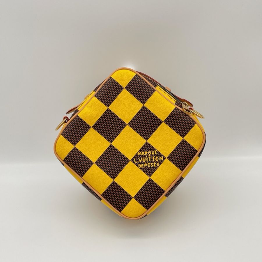 LV黃x咖大格紋PVC CHESS郵差包-2