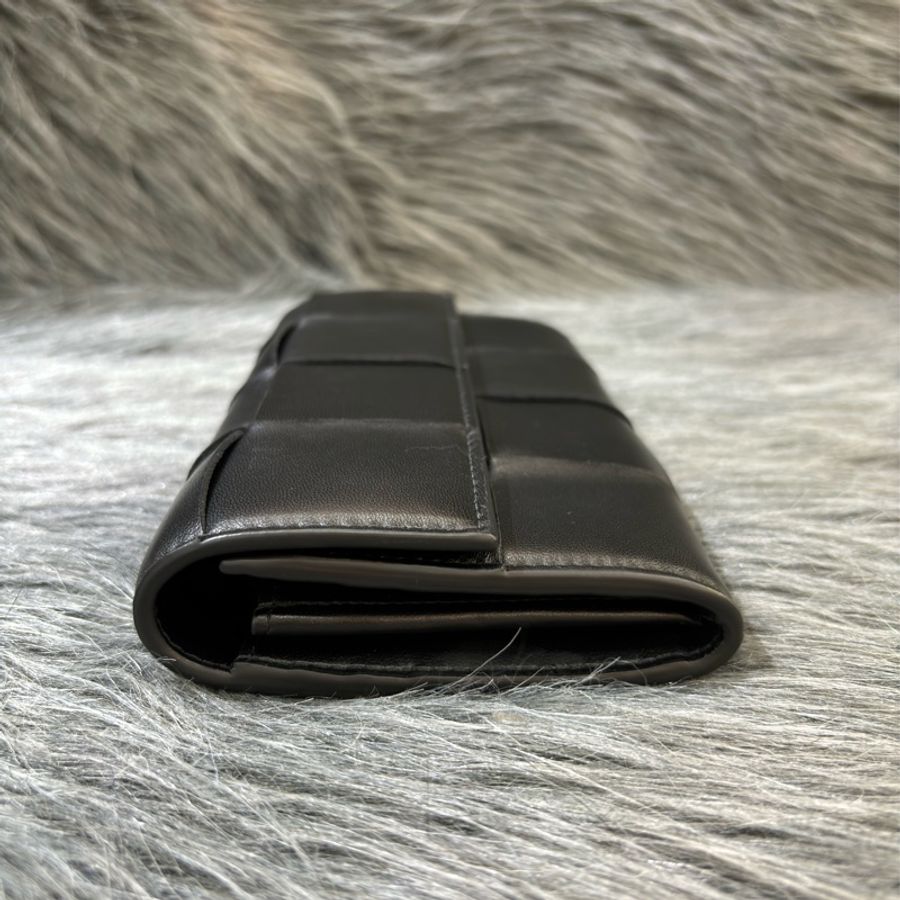 BOTTEGA VENETA BV 667433 黑色 CASSETTE 小牛皮 大方格 編織 釦式 拉鍊 零錢袋 長夾 皮夾 發財長夾-1