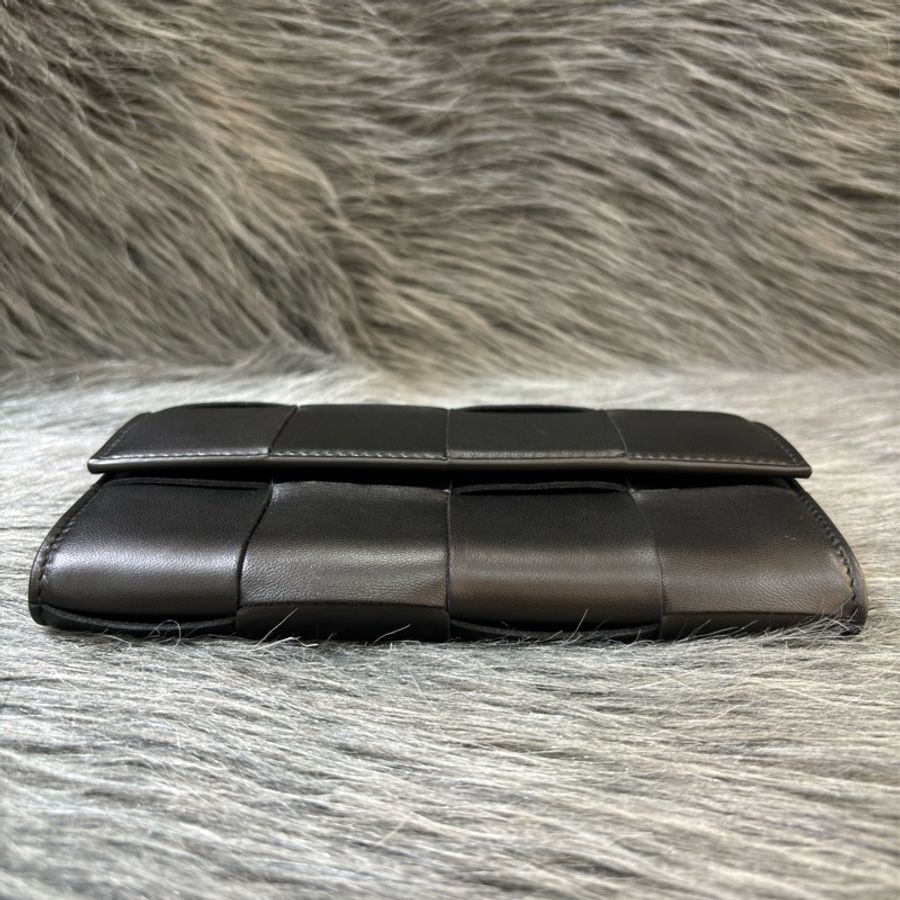 BOTTEGA VENETA BV 667433 黑色 CASSETTE 小牛皮 大方格 編織 釦式 拉鍊 零錢袋 長夾 皮夾 發財長夾-4