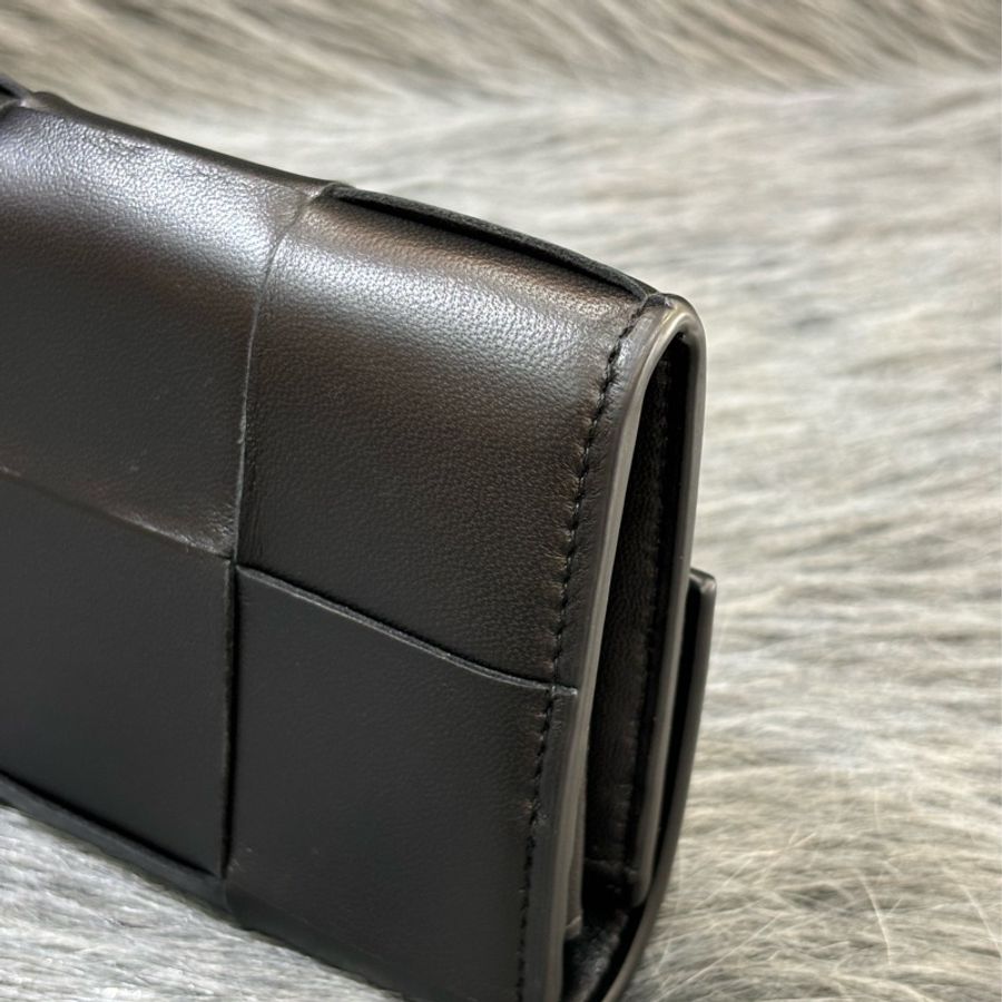 BOTTEGA VENETA BV 667433 黑色 CASSETTE 小牛皮 大方格 編織 釦式 拉鍊 零錢袋 長夾 皮夾 發財長夾-8
