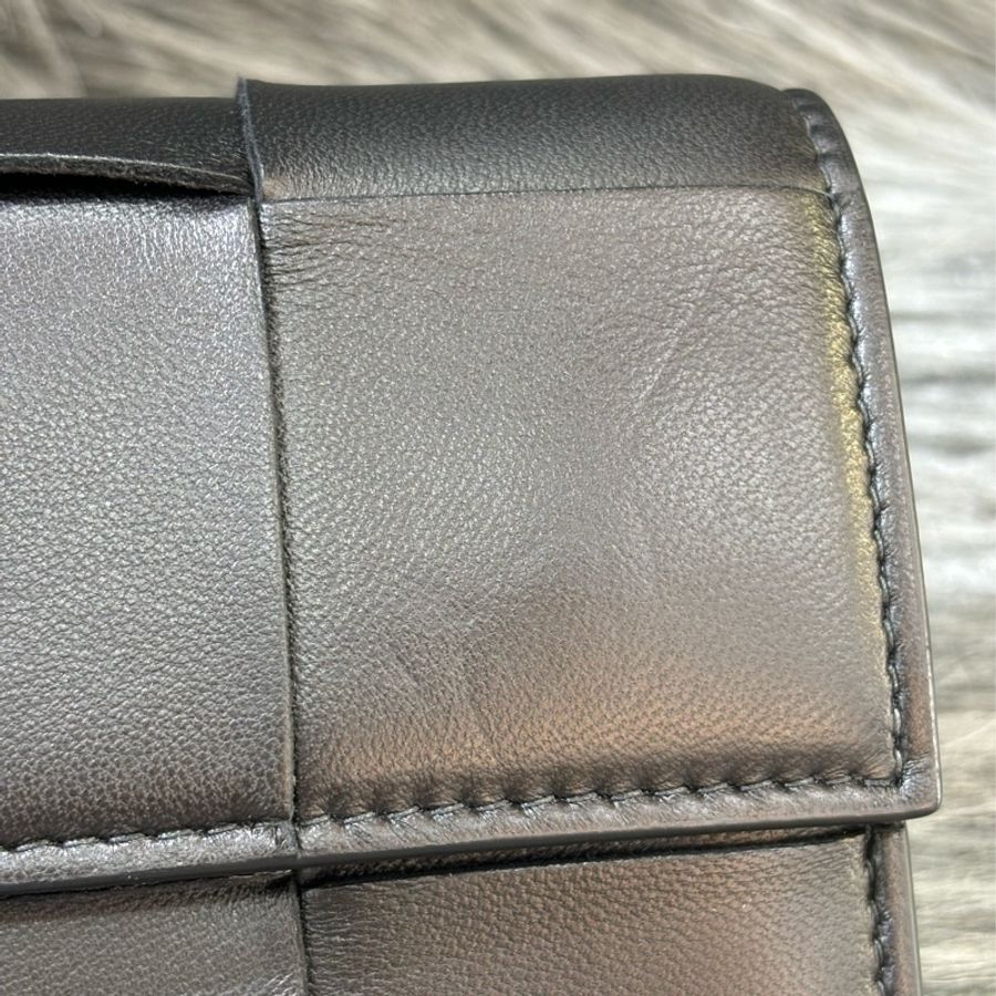 BOTTEGA VENETA BV 667433 黑色 CASSETTE 小牛皮 大方格 編織 釦式 拉鍊 零錢袋 長夾 皮夾 發財長夾-13