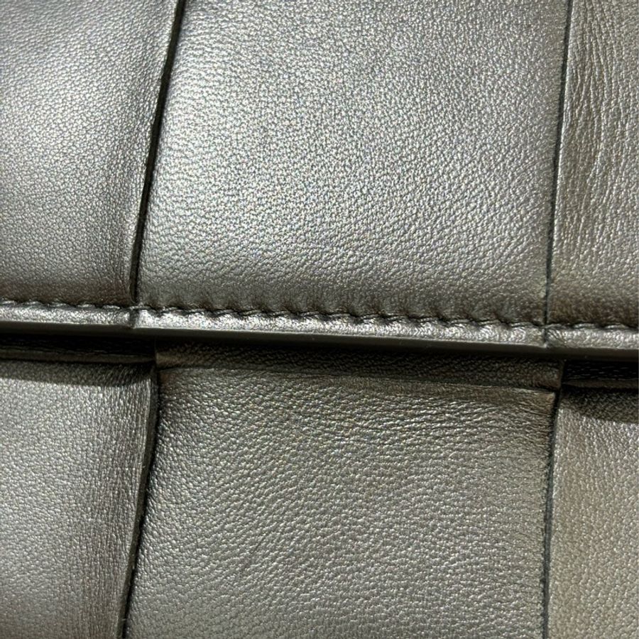 BOTTEGA VENETA BV 667433 黑色 CASSETTE 小牛皮 大方格 編織 釦式 拉鍊 零錢袋 長夾 皮夾 發財長夾-14