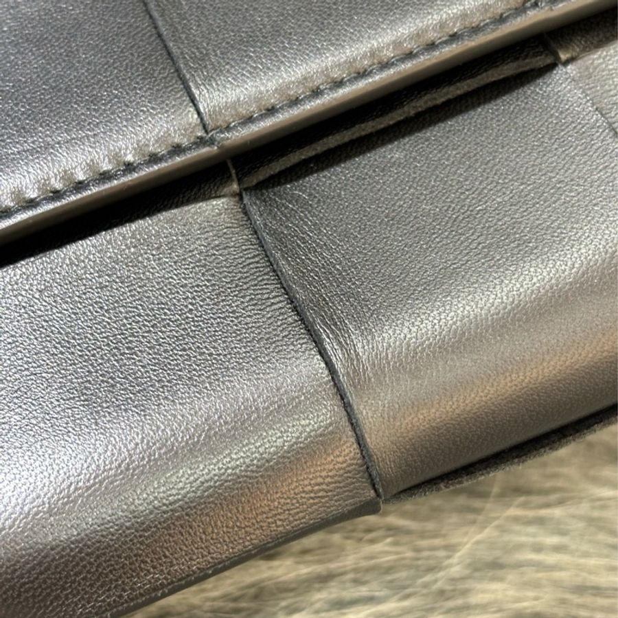 BOTTEGA VENETA BV 667433 黑色 CASSETTE 小牛皮 大方格 編織 釦式 拉鍊 零錢袋 長夾 皮夾 發財長夾-15