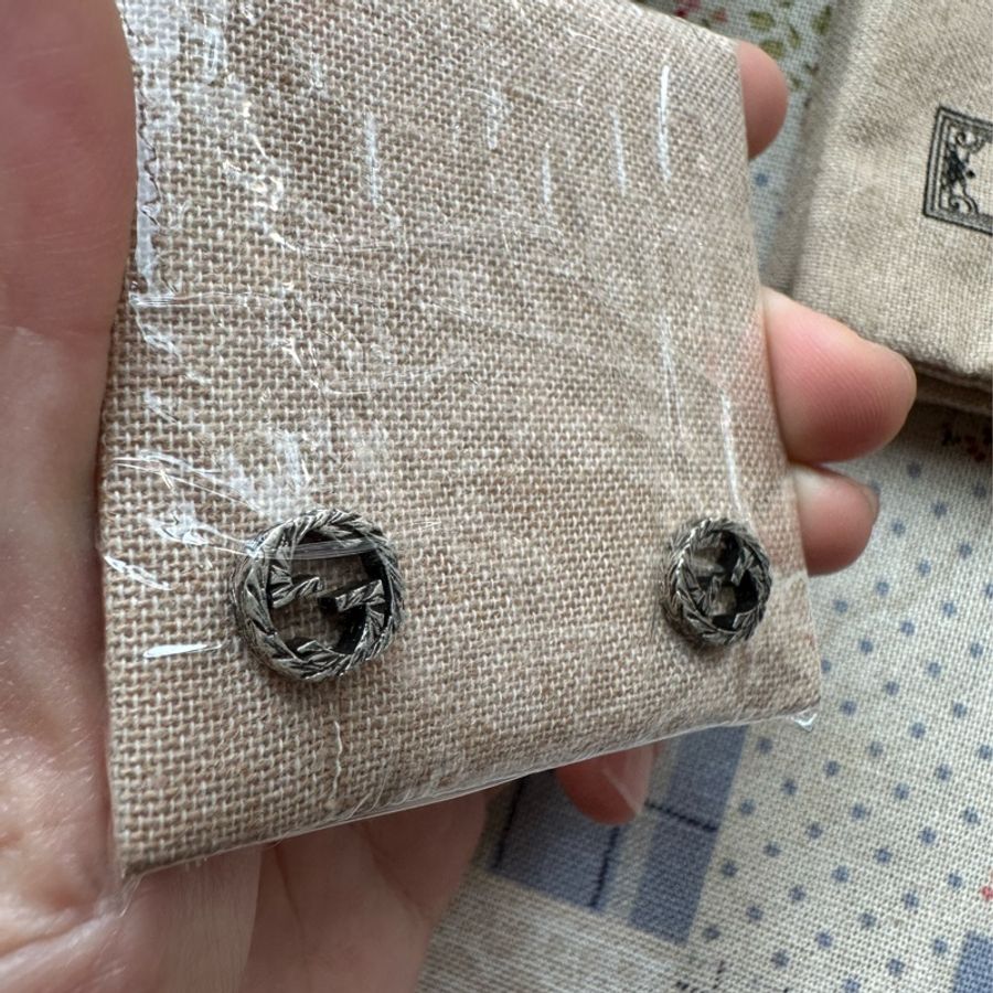 GUCCI 古馳 復古925純銀雕花 Interlocking G 925純銀雙G墜飾耳環-3