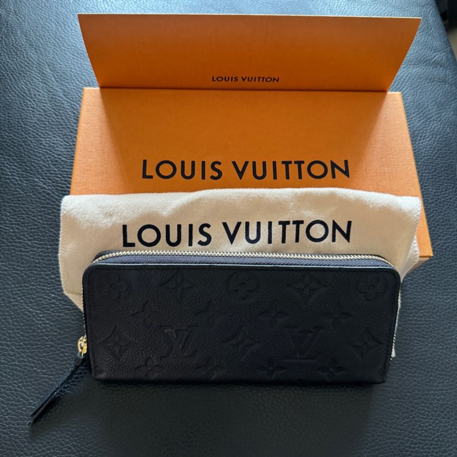LV黑牛皮壓紋長夾-0