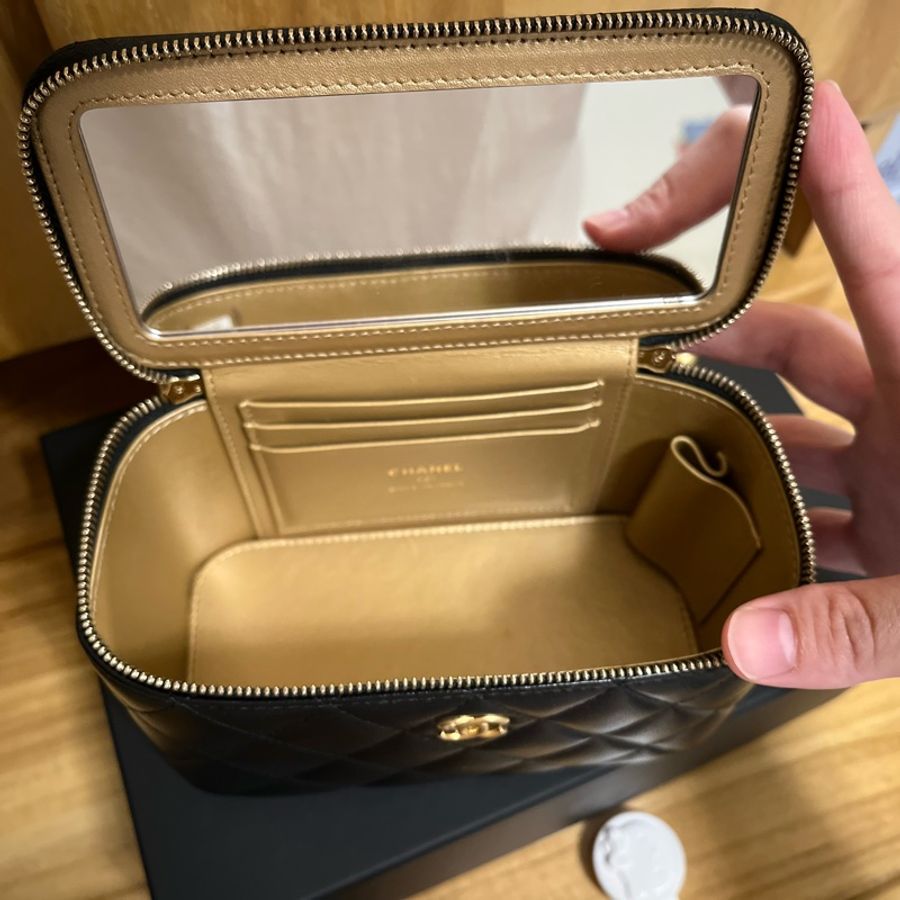 Chanel  黑色核桃金球長盒子-2