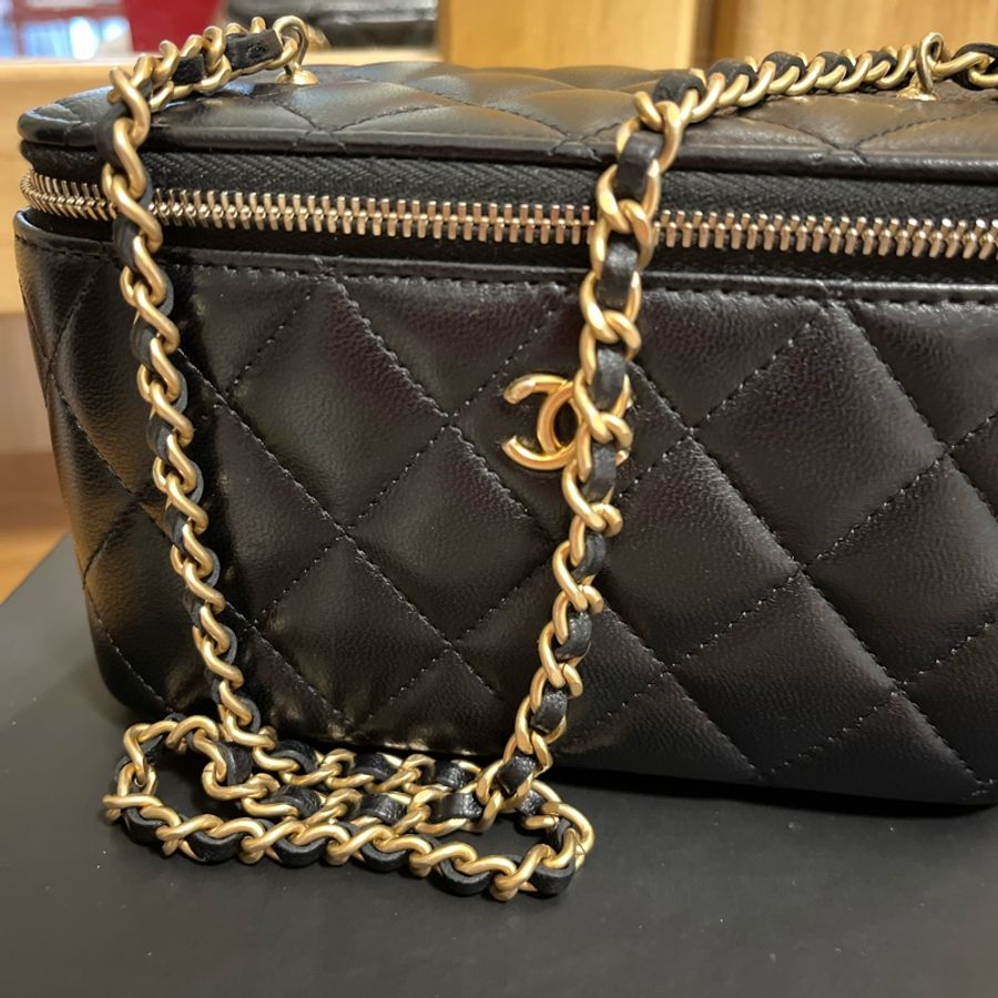 Chanel  黑色核桃金球長盒子-24