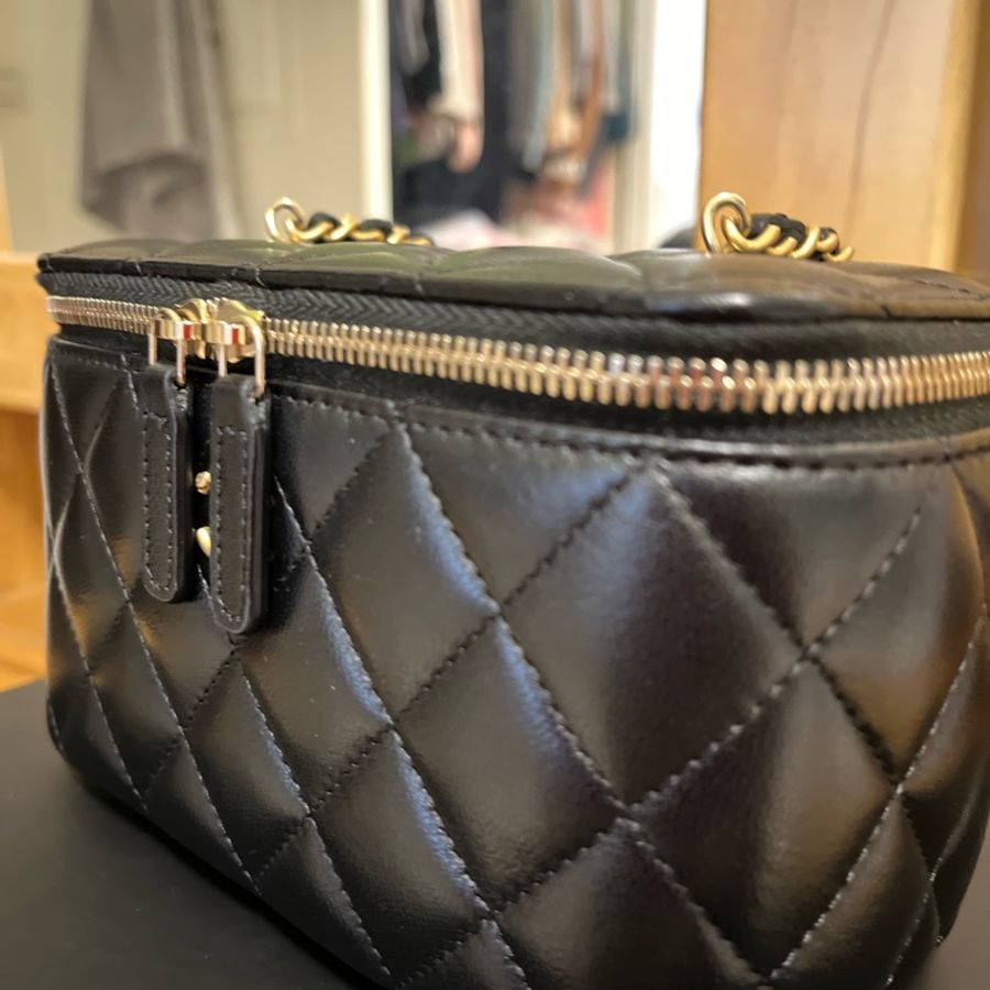 Chanel  黑色核桃金球長盒子-27
