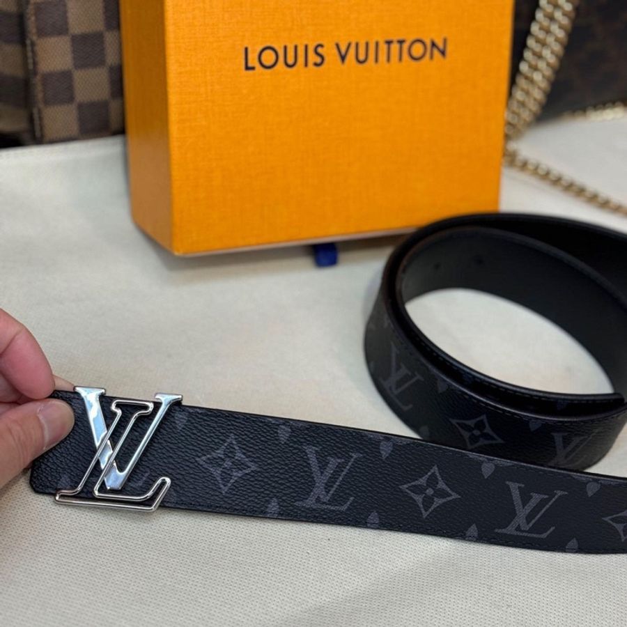 LV  新款 黑灰色 老花 LOGO 雙面  腰帶 皮帶 閒置93新閒置割愛 17580尺寸95公分  🤎有附防塵套、吊牌、盒子-2