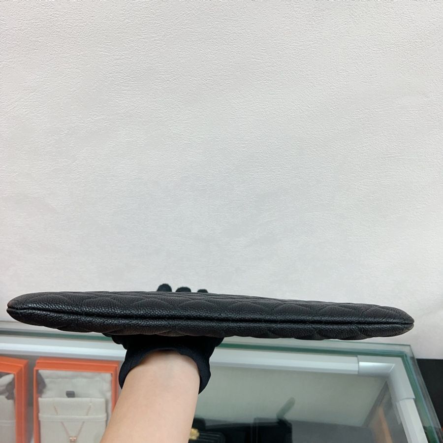 近新✨Chanel boy黑銀荔枝牛皮手拿包 pouch / o‘case medium-3