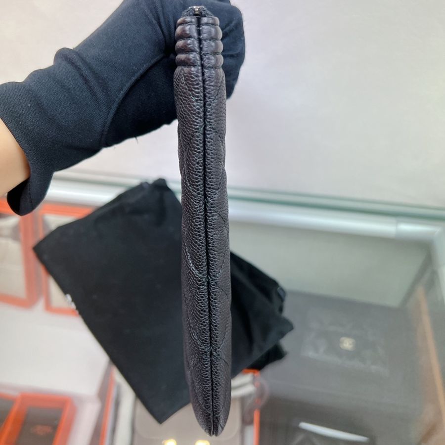 近新✨Chanel boy黑銀荔枝牛皮手拿包 pouch / o‘case medium-5