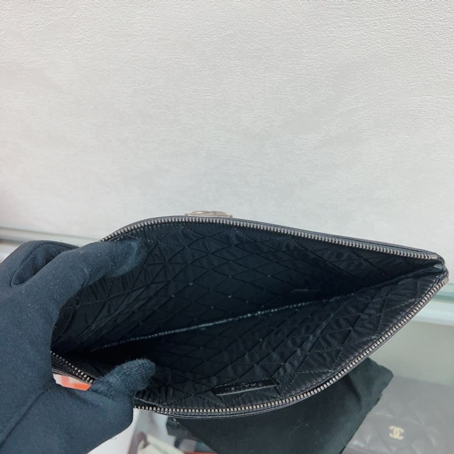 近新✨Chanel boy黑銀荔枝牛皮手拿包 pouch / o‘case medium-8