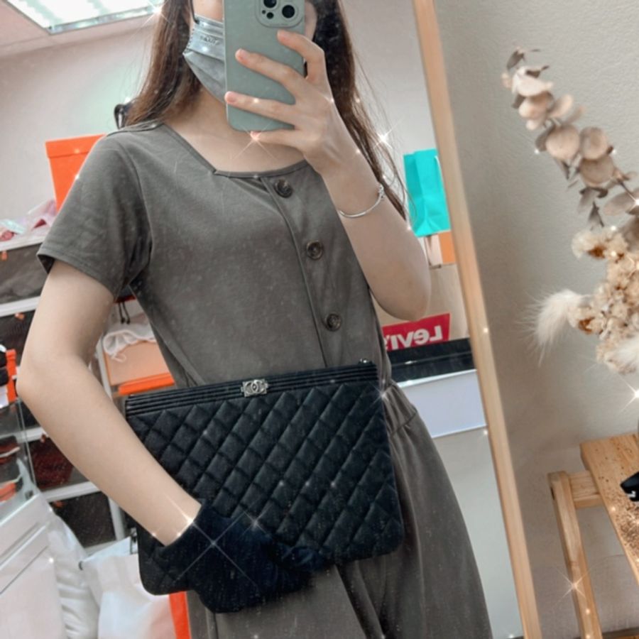 近新✨Chanel boy黑銀荔枝牛皮手拿包 pouch / o‘case medium-10