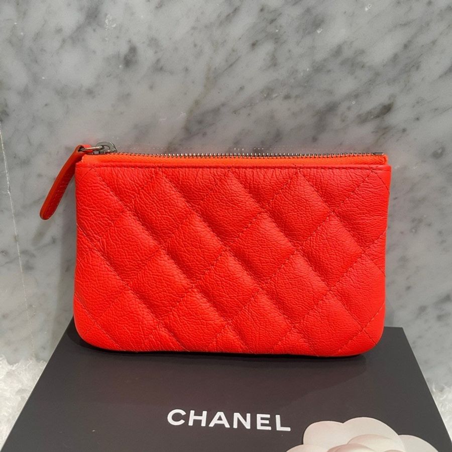 CHANEL 2.55 螢光橘 荔枝 牛皮 銀扣 一字 拉鍊 零錢 萬用包 A82724-1